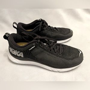 HOKA ONE hupana womens athletic running shoes in excellent condition.
